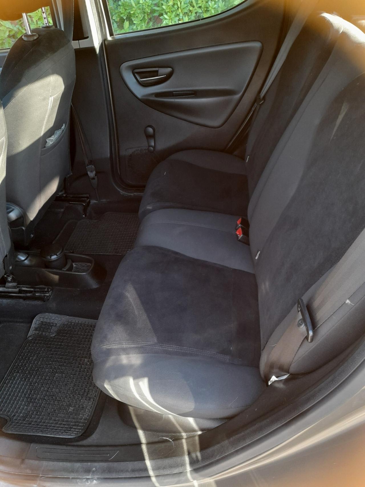 Lancia Ypsilon 0.9 TwinAir 85 CV 5 porte Metano