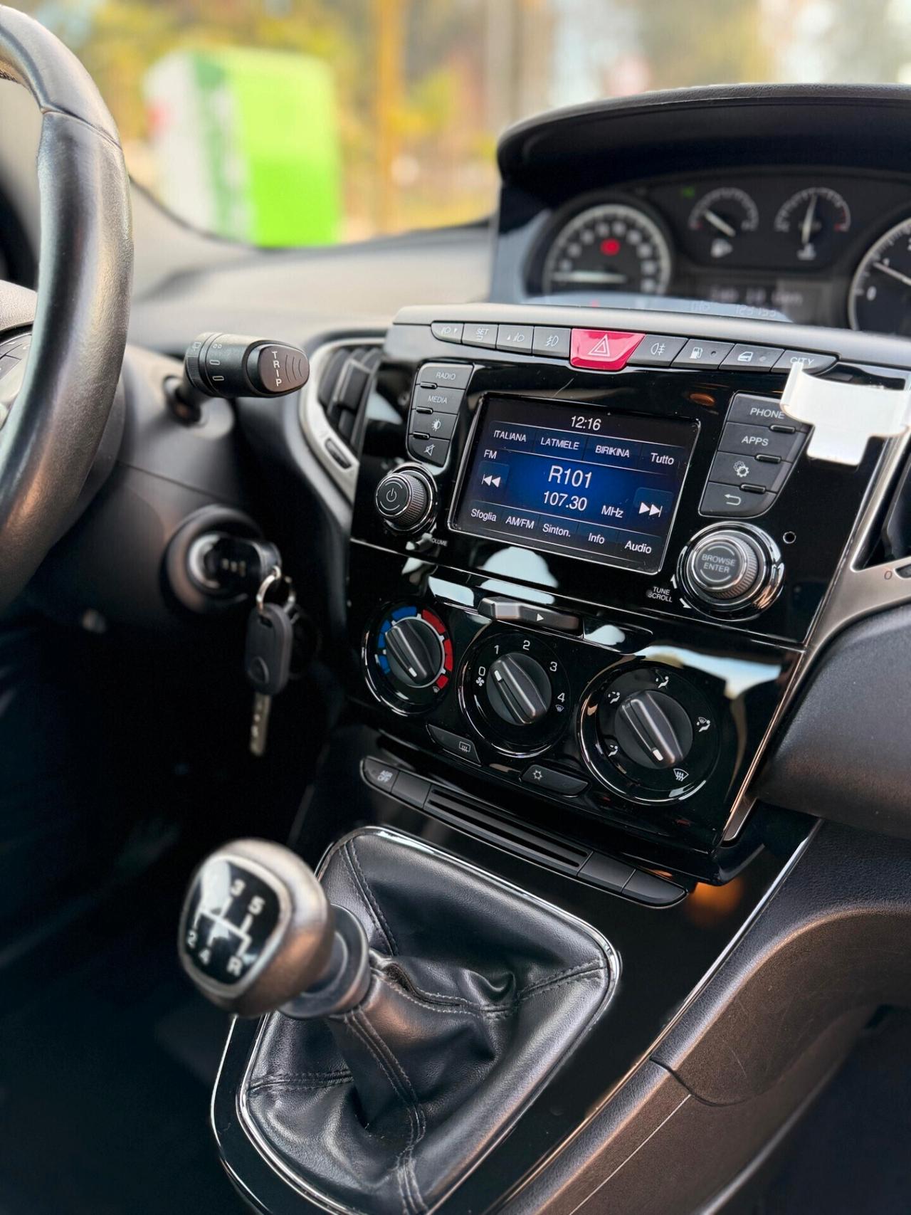 Lancia Ypsilon 1.2 69 CV 5 porte GPL Ecochic Platinum