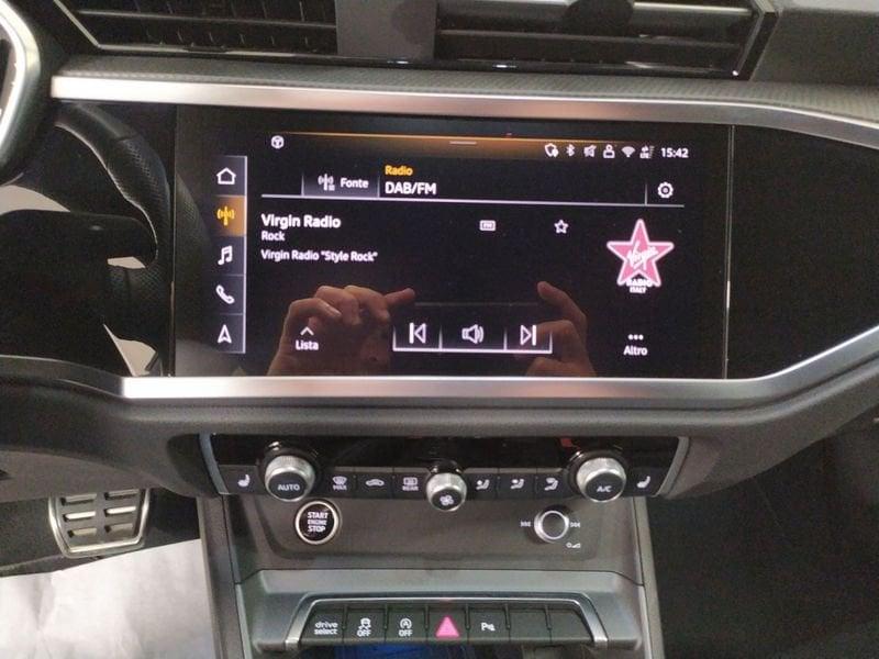 Audi Q3 35 2.0 tdi Identity Black s-tronic