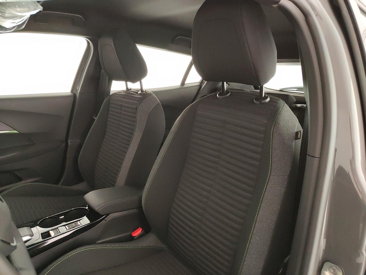 Peugeot 2008 motore elettrico 136 CV Active
