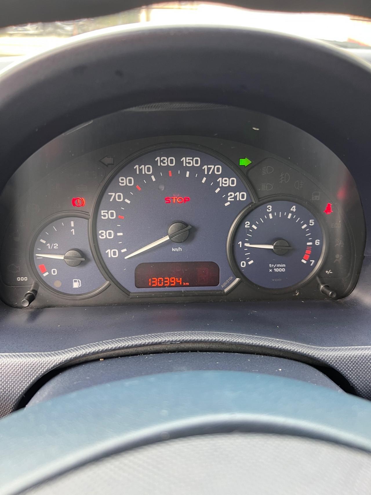 Peugeot 1007 1.4 Happy - benzina - neopatentati