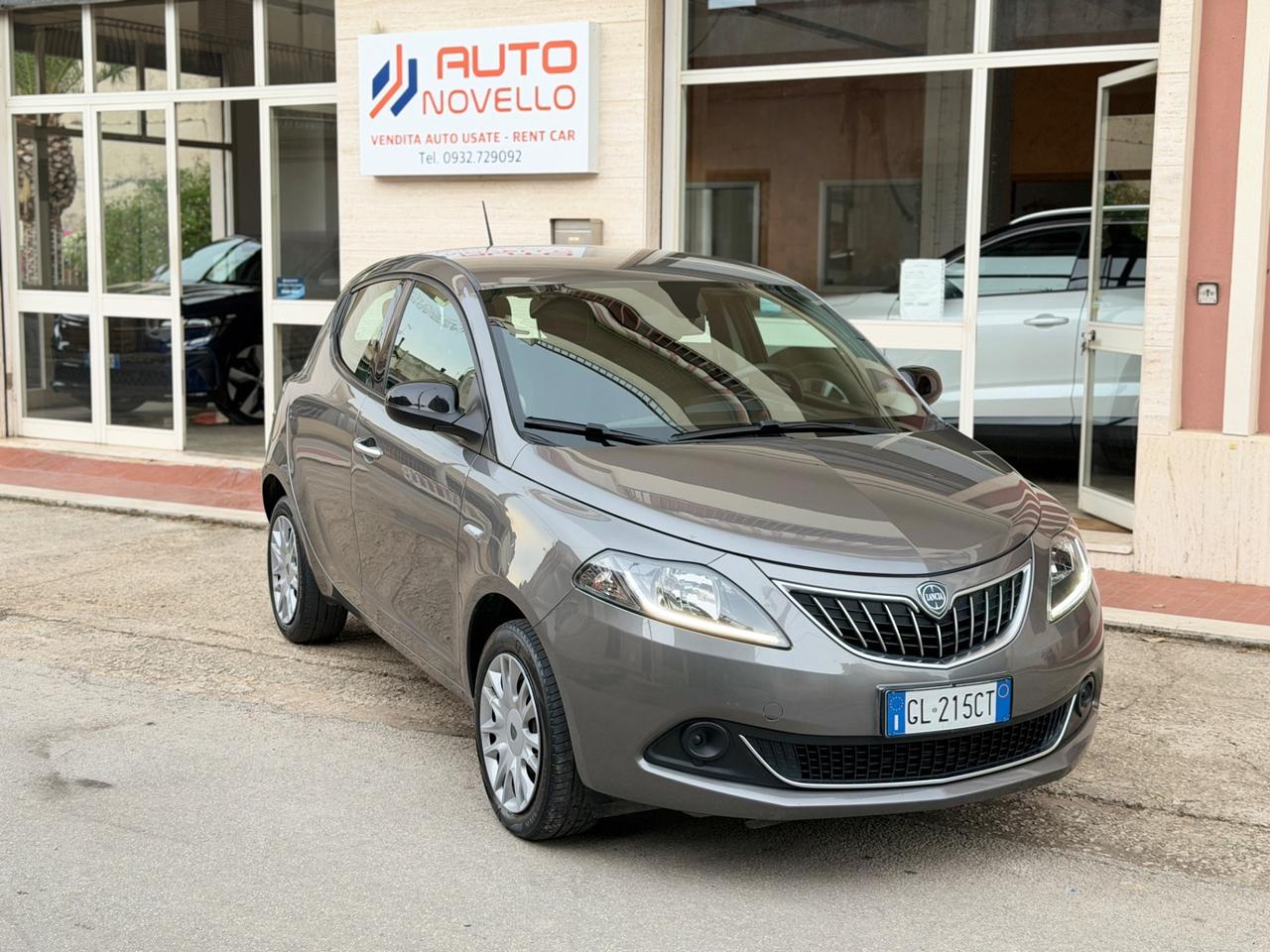 Lancia Ypsilon 1.0 FireFly 5 porte S&S Hybrid Silver