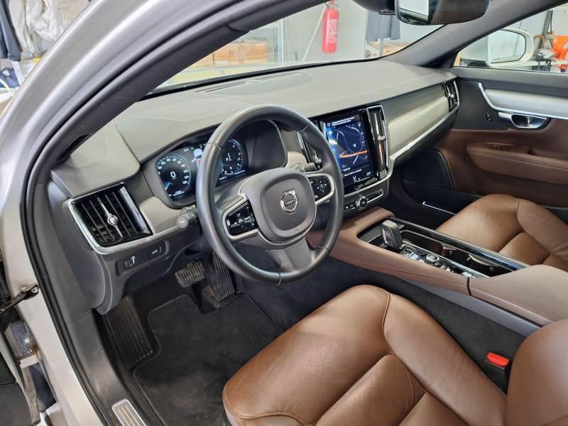 Volvo V90 2.0 B4 Momentum Business Pro AWD Geartronic