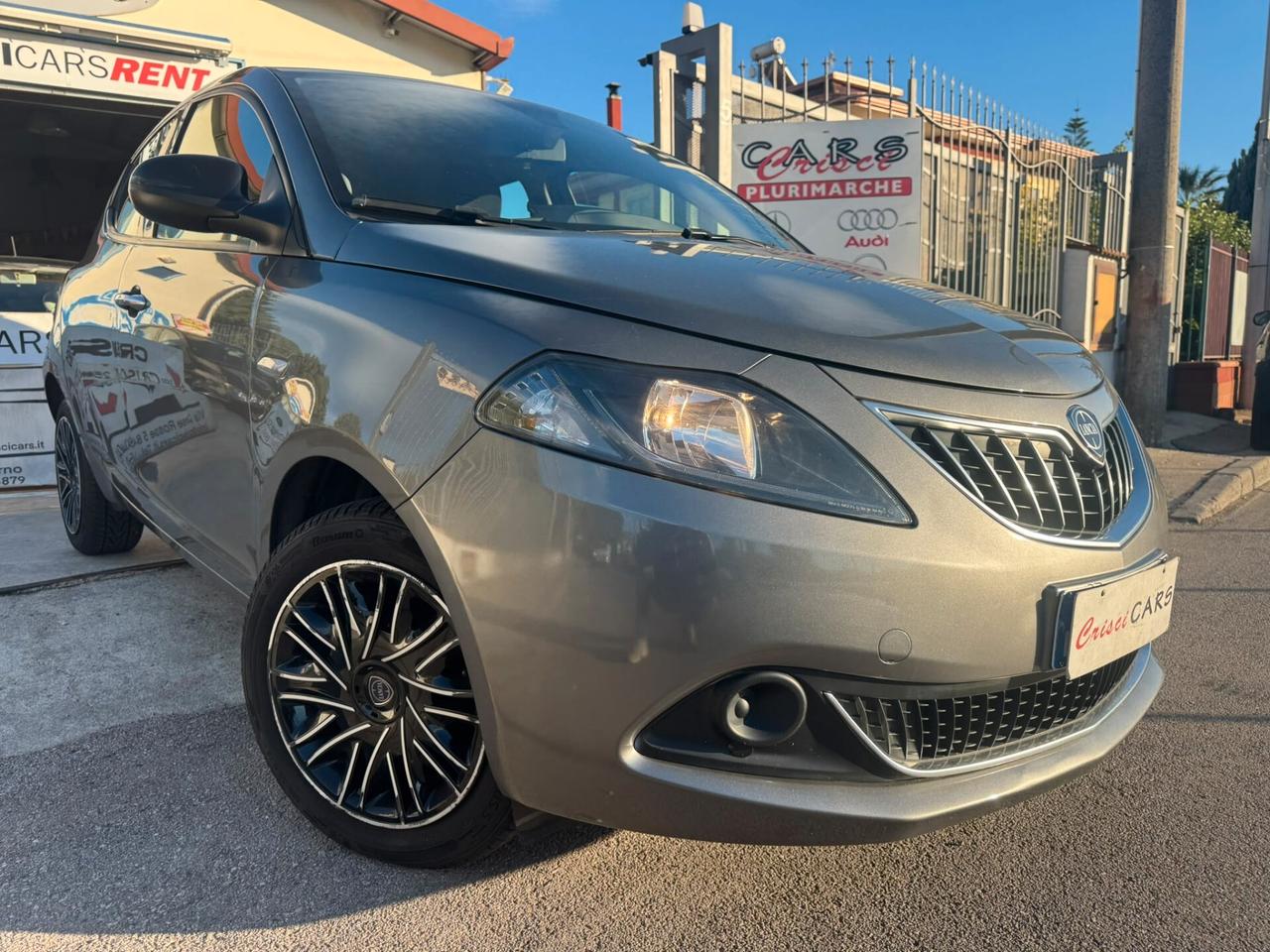 Lancia Ypsilon 1.0 FireFly Hybrid Silver