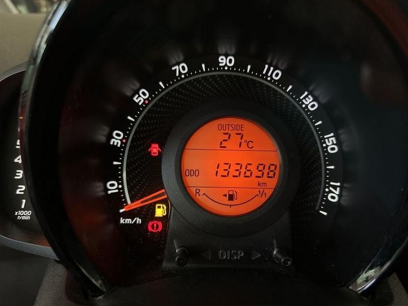 Toyota Aygo 1.0 VVT-i 72 CV 5 porte x-play + CERCHI IN LEGA