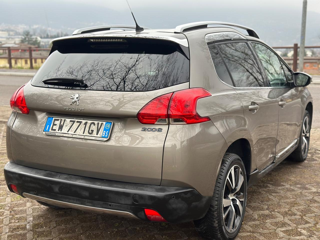 Peugeot 2008 1.6 VTi 120CV Allure