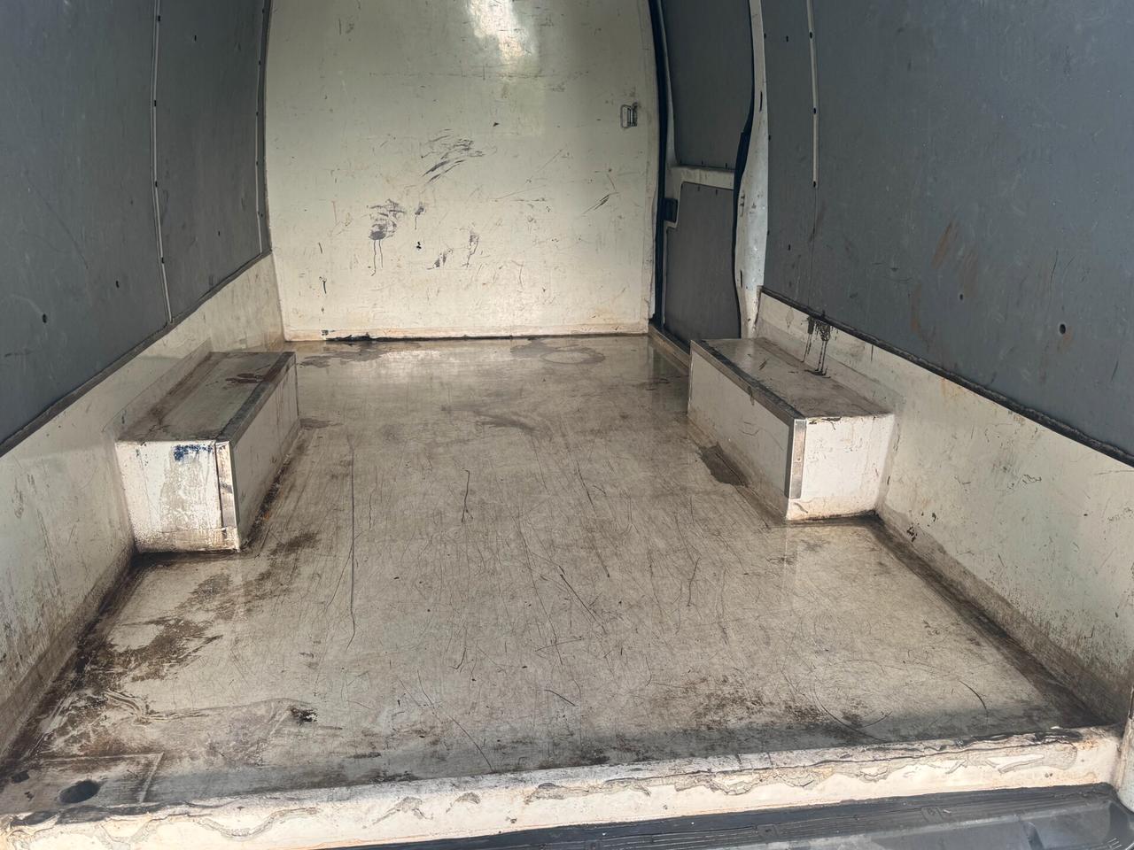 Iveco daily 35/S E4 passo medio tetto alto coibendazione ADR 2010