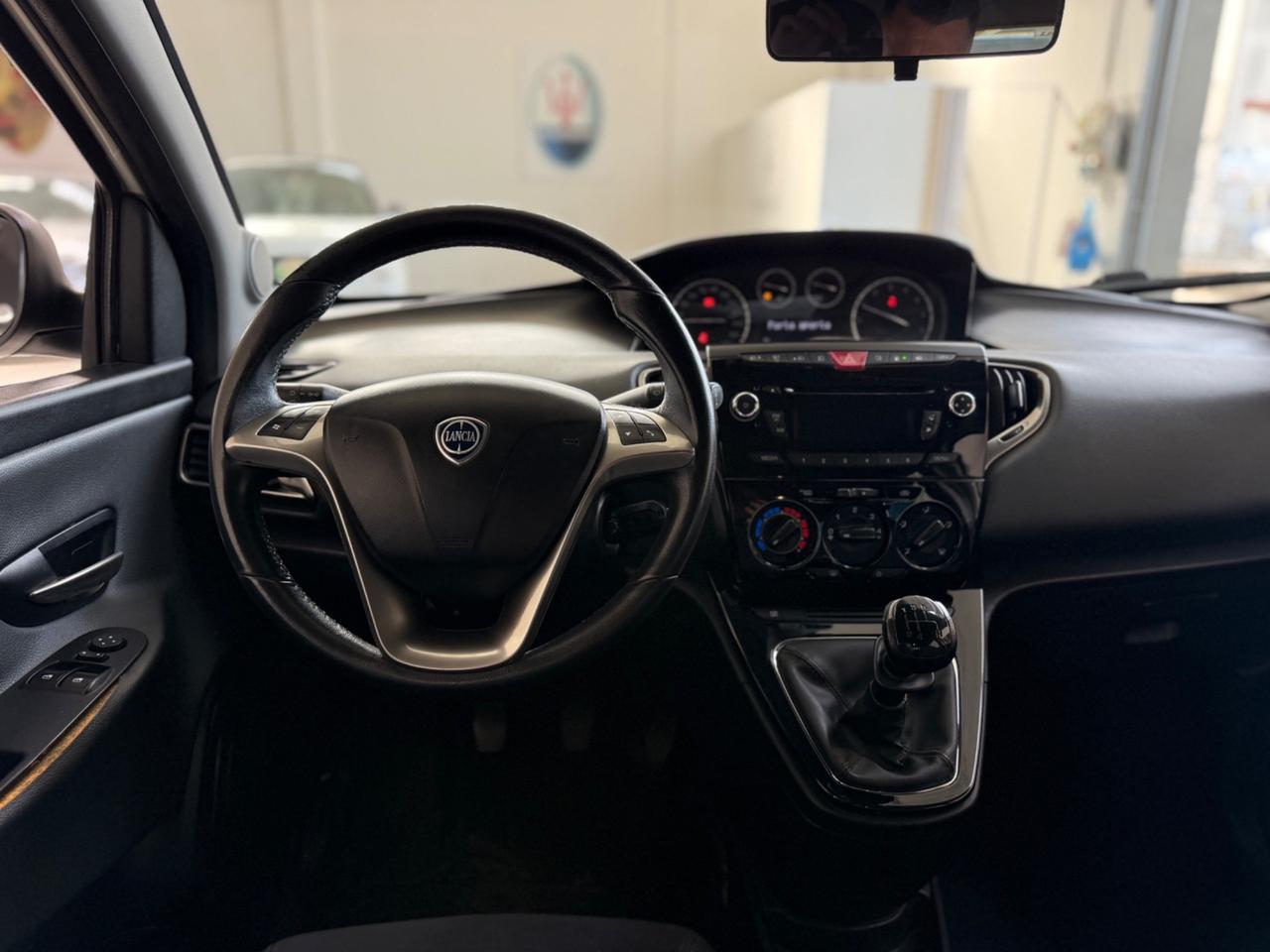 Lancia Ypsilon 0.9 TwinAir 85 CV 5 porte Metano