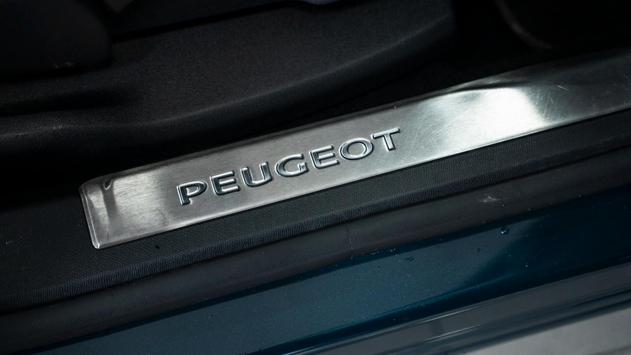 Peugeot 3008 1.5 BLUEHDI GT PACK SES 131 CV EAT8 AUTO VIRTUAL FULL OPTIONAL