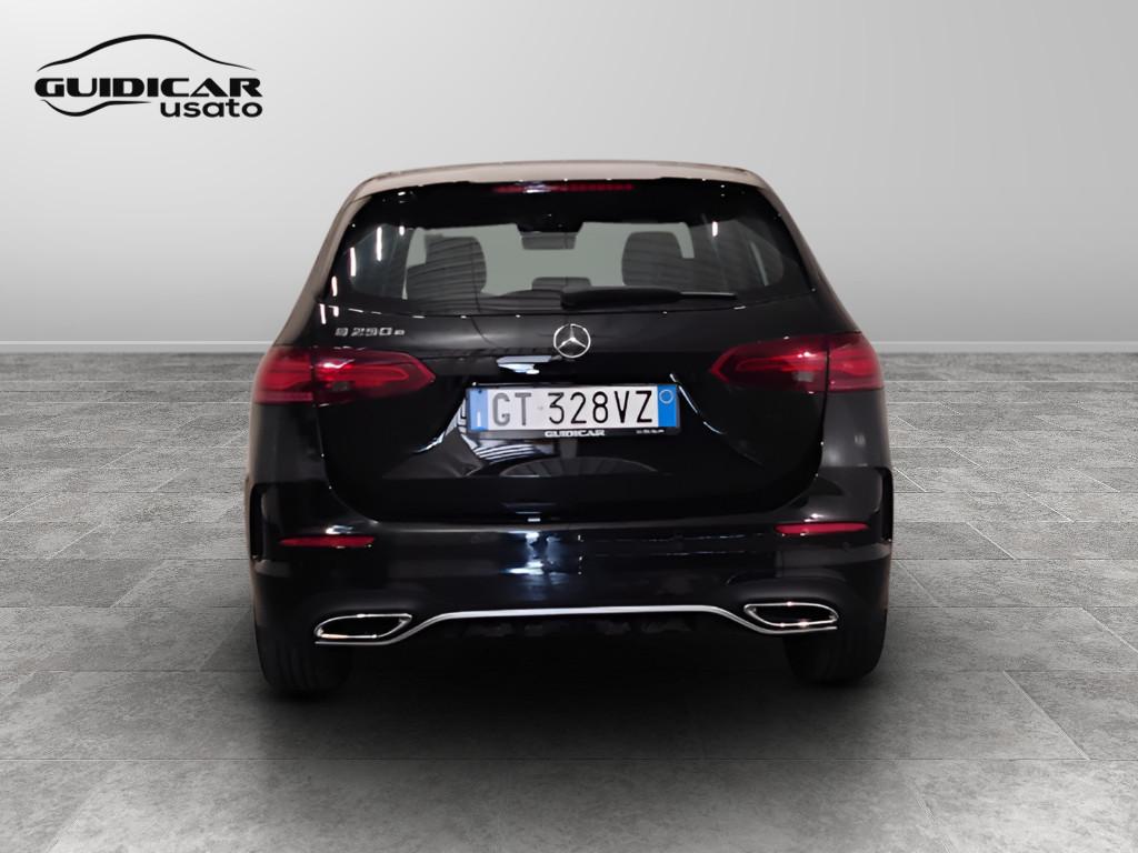 Mercedes-Benz Classe B - W247 2023 - B 250 e phev AMG Line Premium auto
