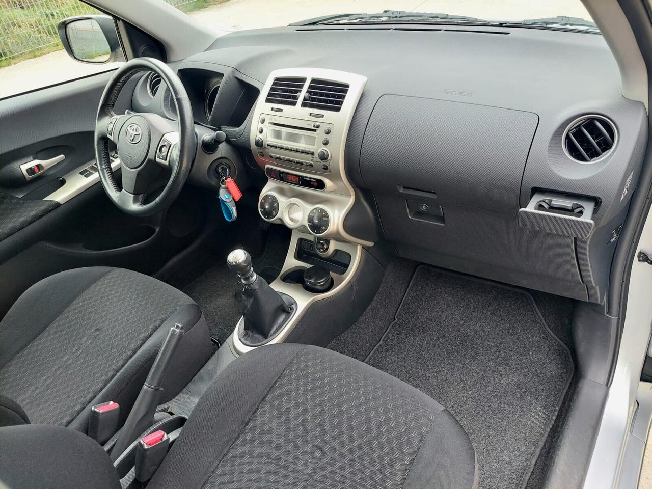 TOYOTA Urban Cruiser 1.4 D-4D AWD Sol - 2009