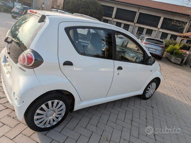 Toyota Aygo 2011 benzina