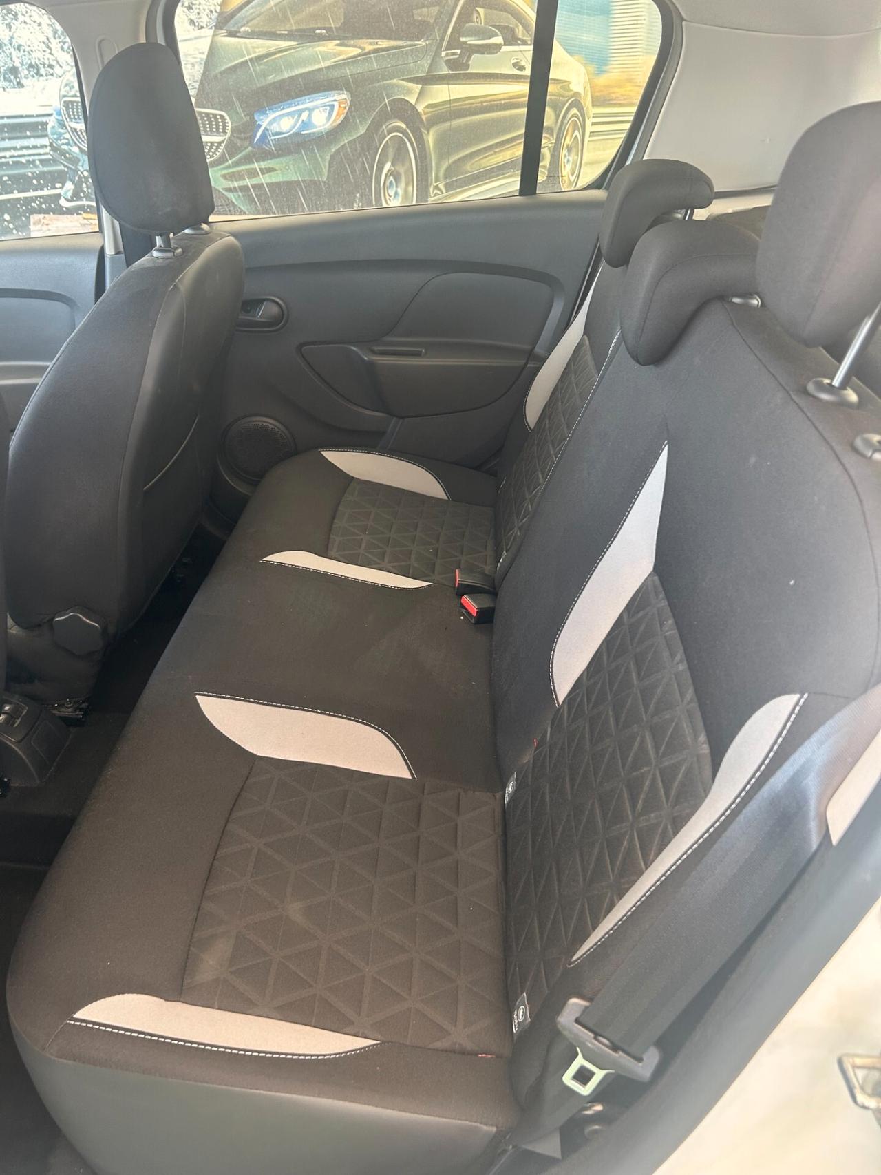 Dacia Sandero 0.9 TCe 12V T-GPL 90 Start&Stop SS Lauréate Family