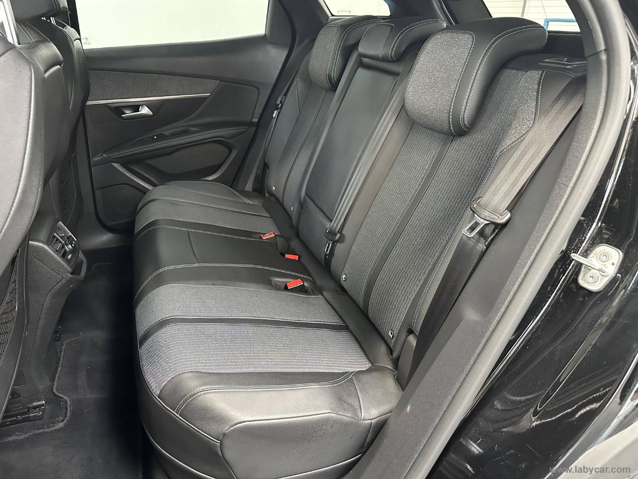 PEUGEOT 3008 Hybrid 225 e-EAT8 Allure Pack