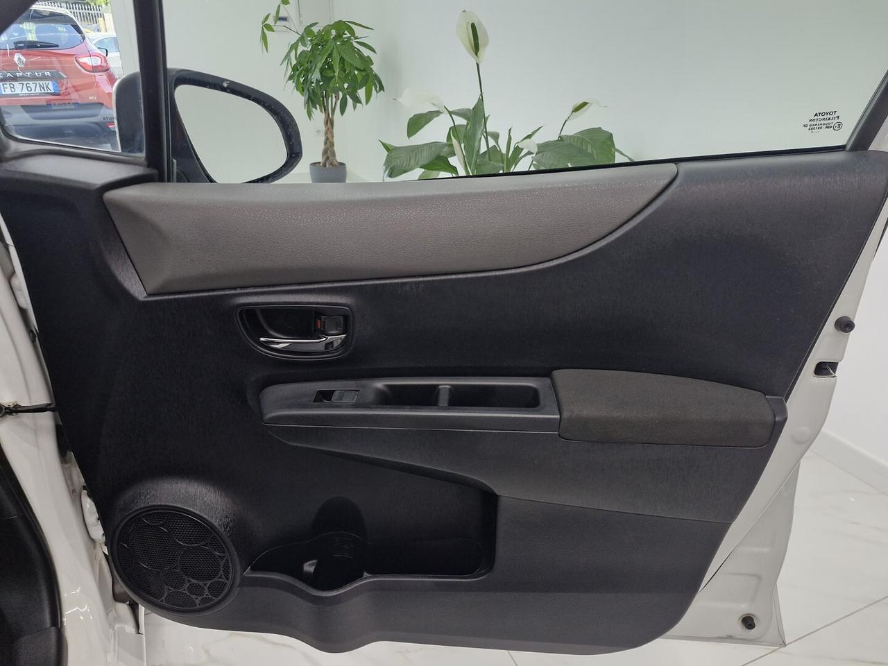 TOYOTA YARIS 1.0 BENZINA 69CV X NEOPATENTATI