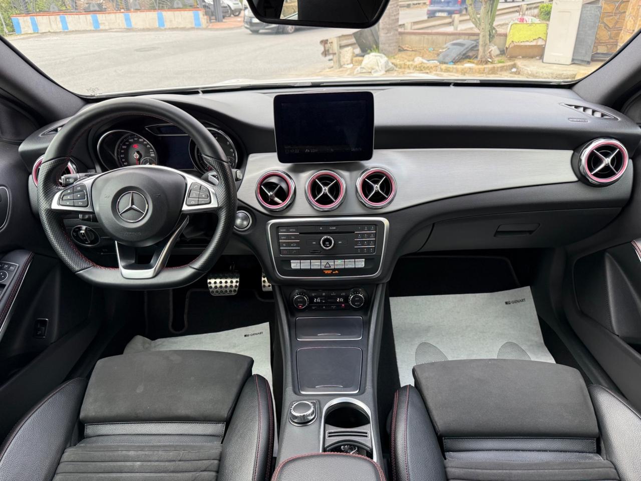 Mercedes-benz GLA 200 d Automatic Premium AMG Led Pelle Navy Cam 360*Bi xenon