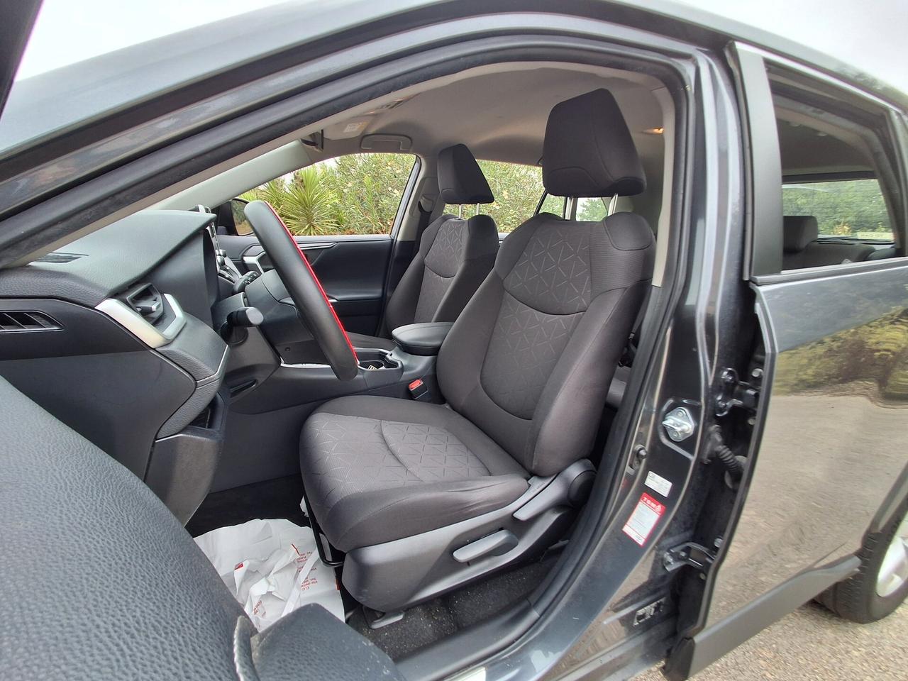 Toyota RAV 4 RAV4 E-CVT 2WD Active
