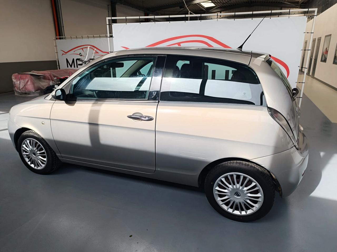 Lancia Ypsilon 1.3 MJT 75 CV Oro