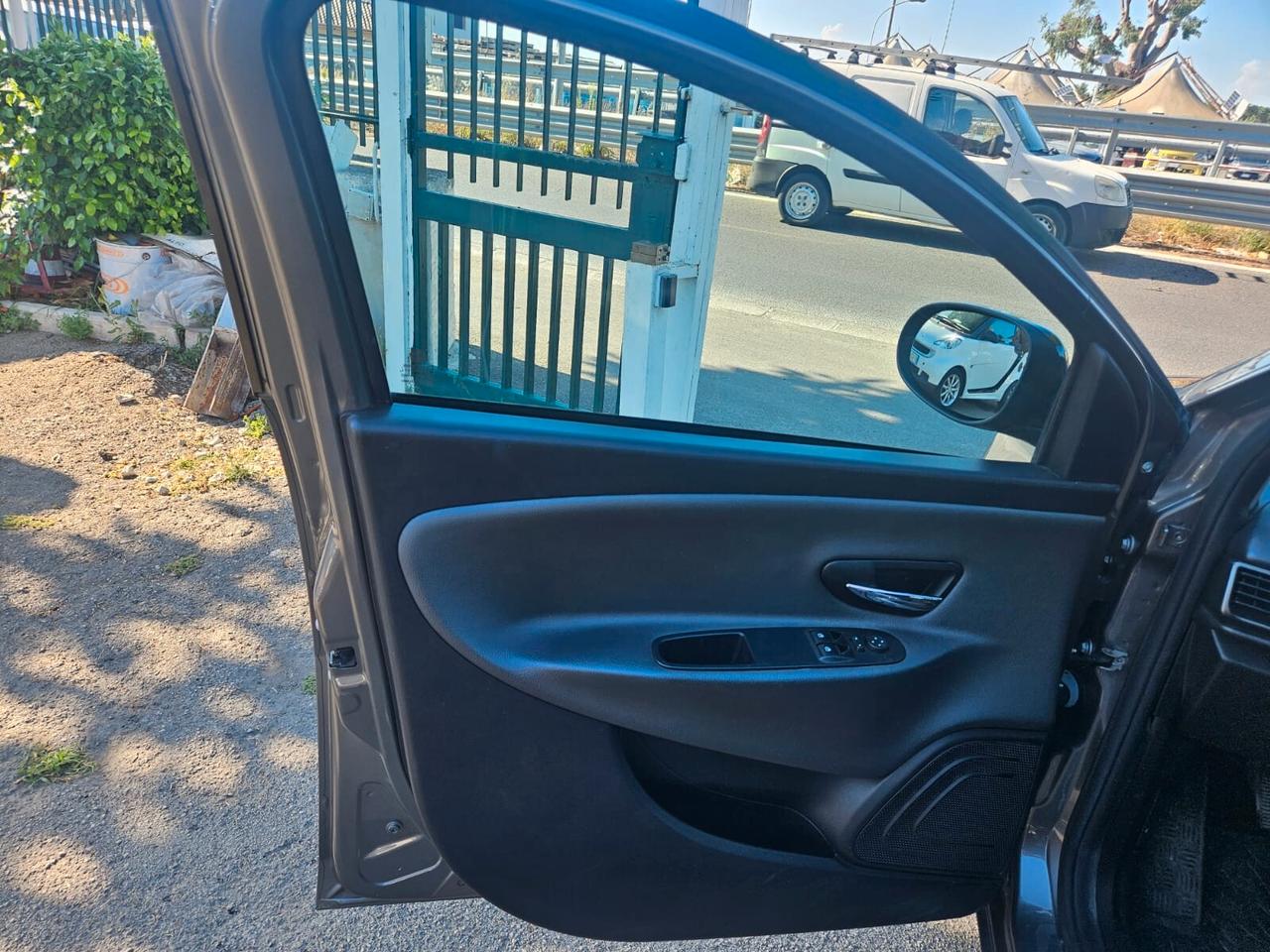 Lancia Ypsilon 1.2 Gold 2013