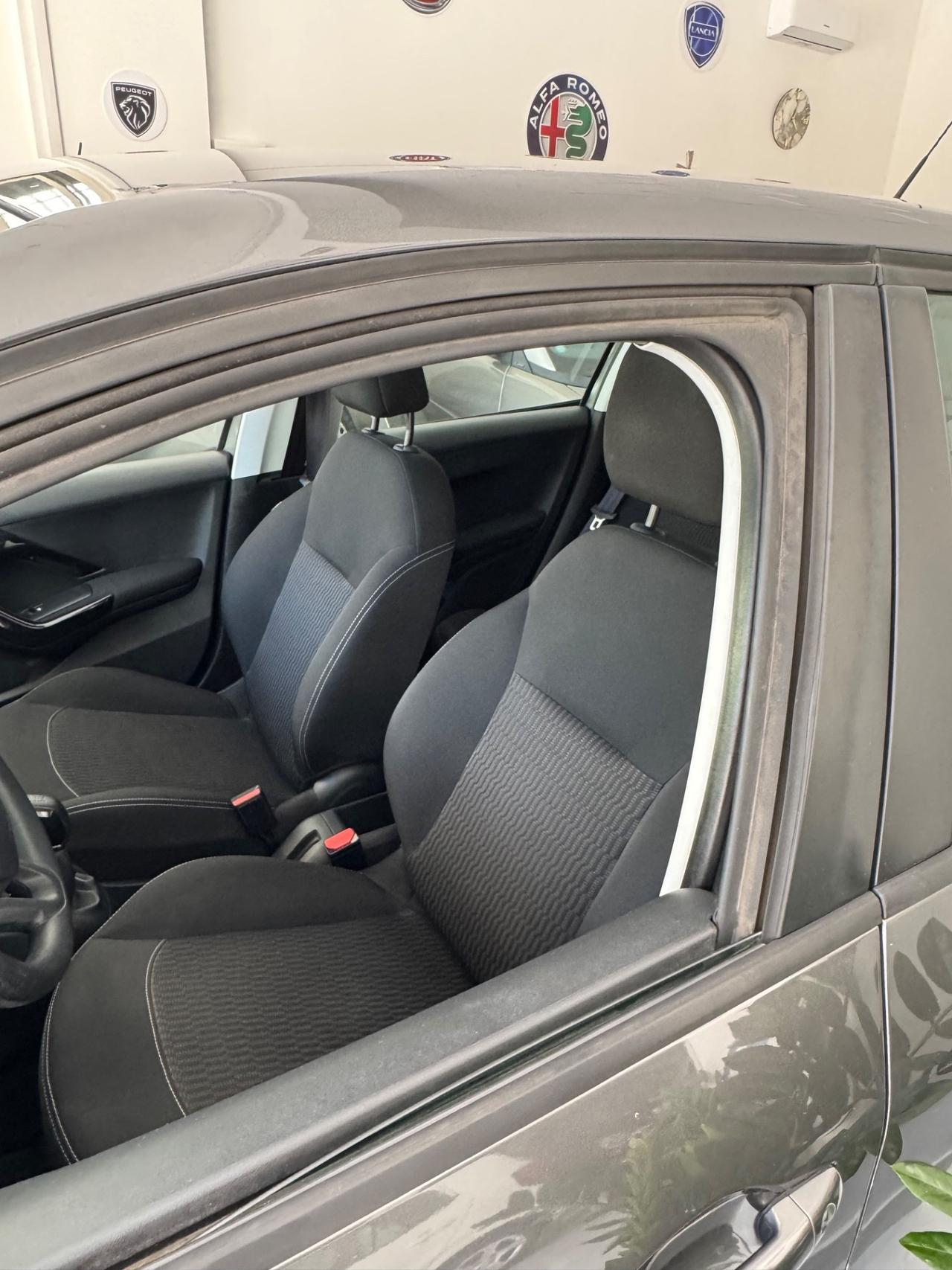 Peugeot 208 PureTech 82 5 porte Allure