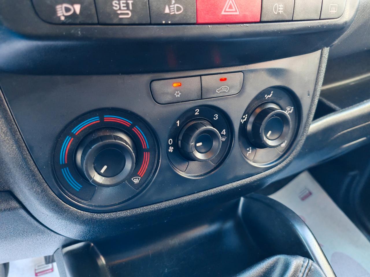 Fiat Dobló 1,6 diesel 10/2014 Cv90 POSTI 7