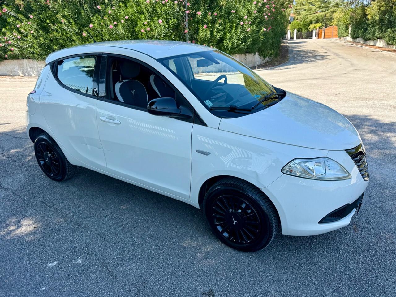Lancia Ypsilon Ecochic Euro6B neopatentati uniprop