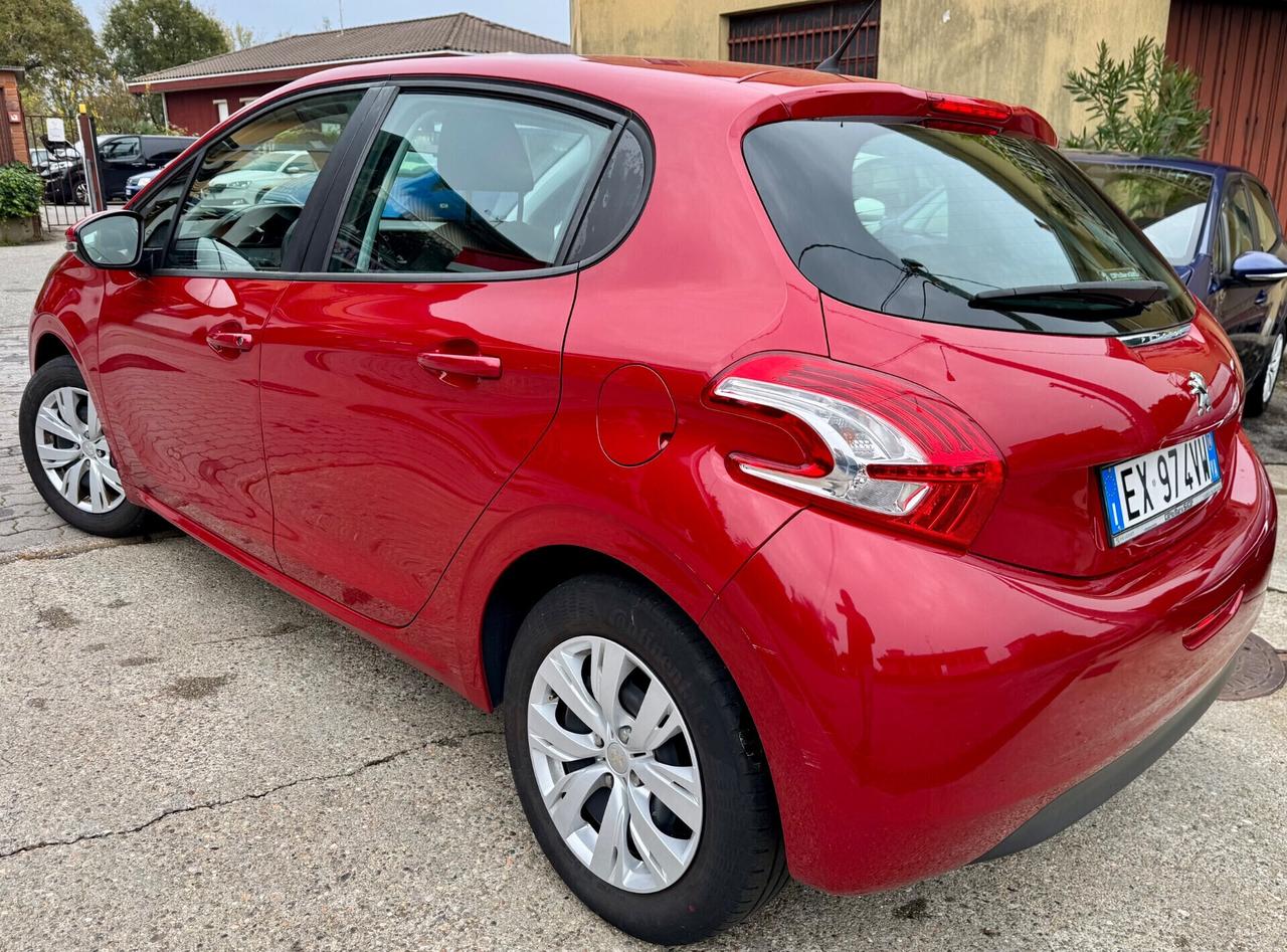 Peugeot 208 1.4 HDi 68 CV 5 porte Allure