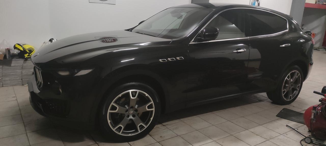 Maserati Levante V6 Diesel 275 CV AWD Granlusso