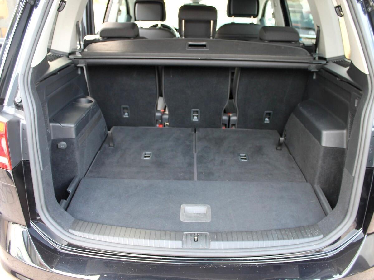Volkswagen Touran 2.0 TDI 150 CV SCR DSG Executive BlueMotion Tech.7p Nav PDC UNIPRO IVA DEDUC.