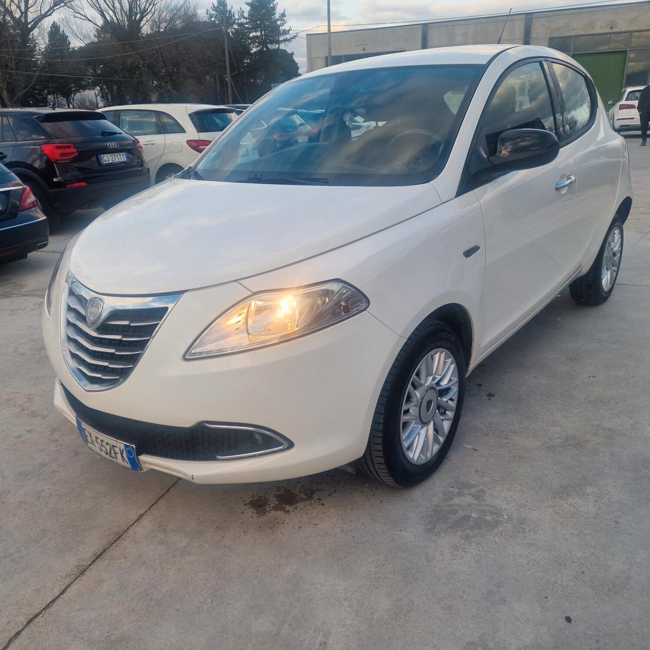 Lancia Ypsilon 0.9 TwinAir 85 CV 5 porte Metano Ecochic Gold