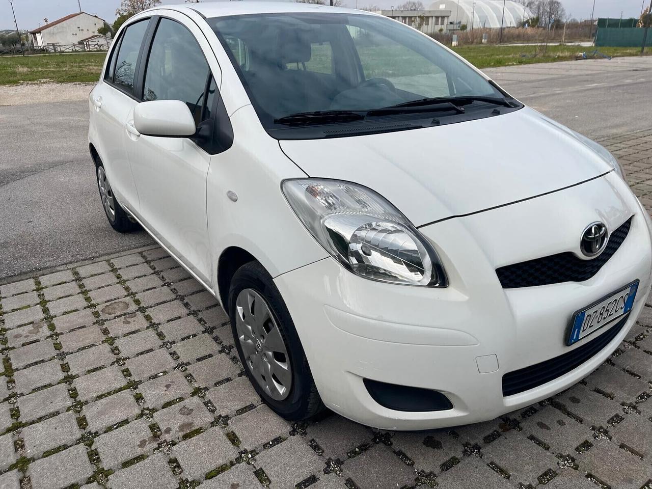 Toyota Yaris 1.3 5 porte Sol GPL Neopatentati