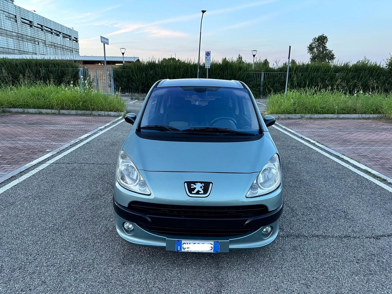 Peugeot 1007 1.4 Happy