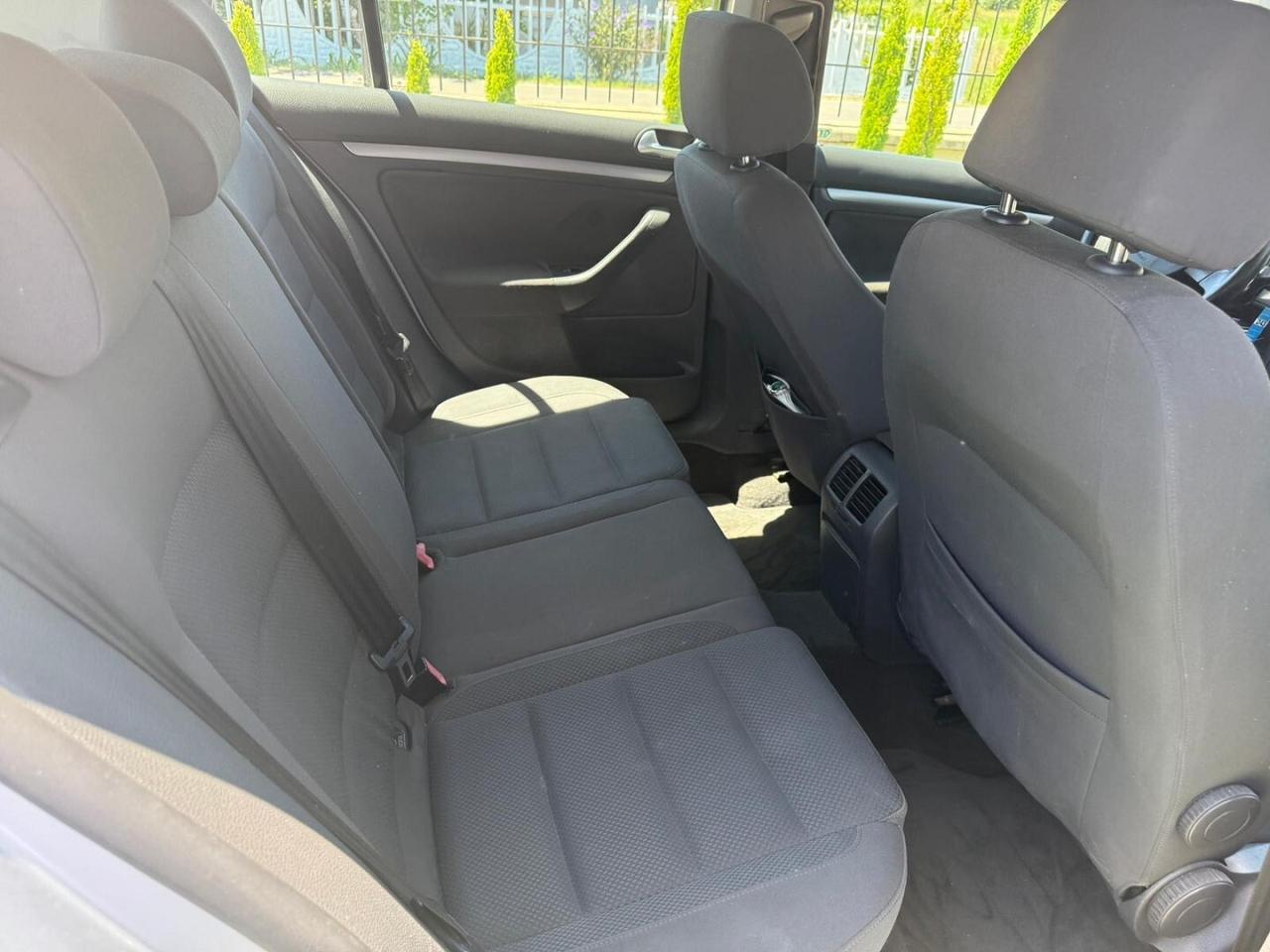 VOLKSWAGEN GOLF 5" SERIE
