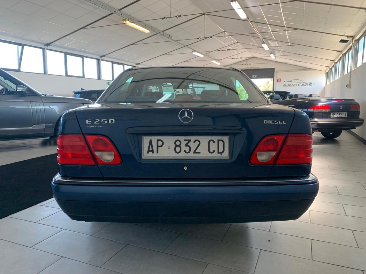 Mercedes-benz E 250 diesel cat Elegance
