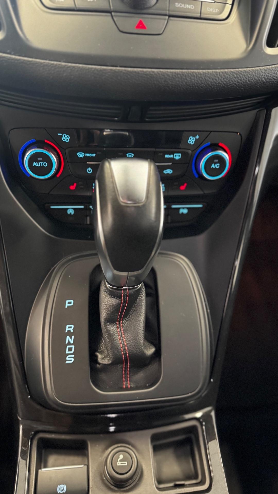Ford Kuga 2.0 TDCI 150 CV S&S 4WD Powershift ST-Line