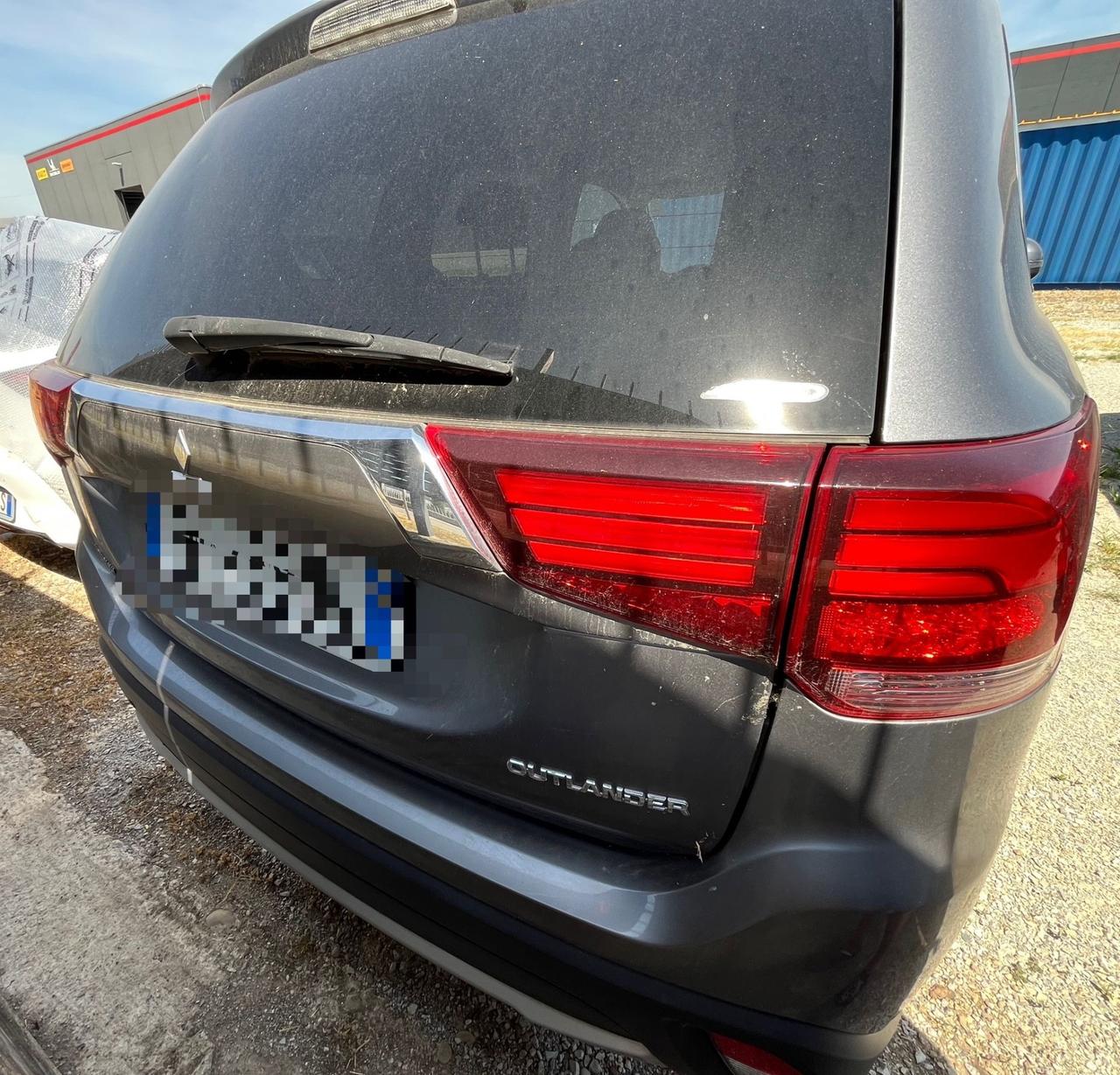 Mitsubishi Outlander 2.2 DI-D 4WD Instyle Plus SDA 7 posti
