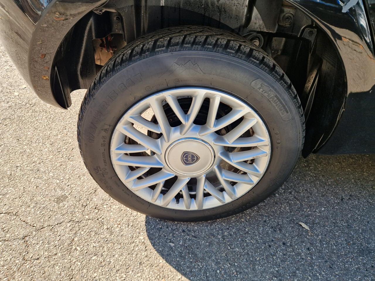 Lancia Ypsilon 0.9 TwinAir 85 CV 5 porte Metano Ecochic Elefantino