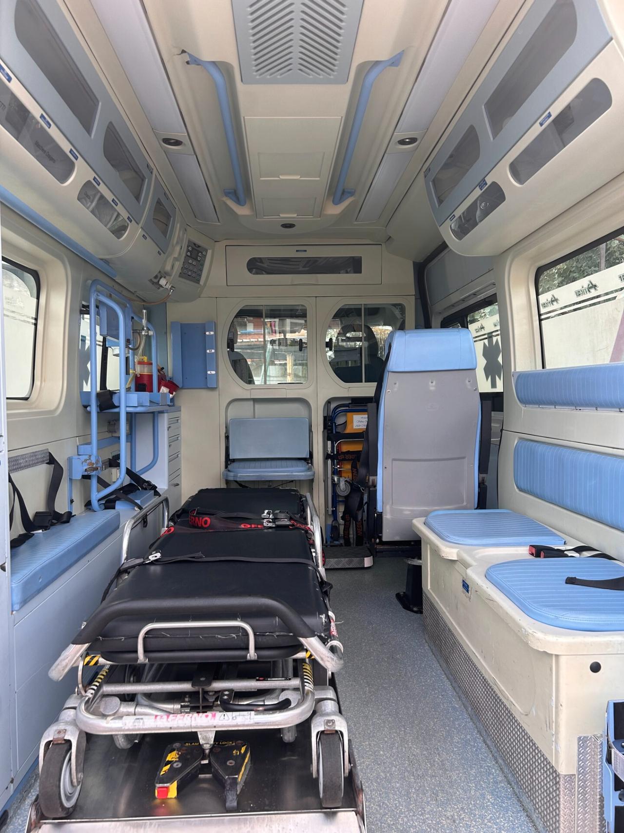 Fiat Ducato 2.3 MJT VETRATO AMBULANZA