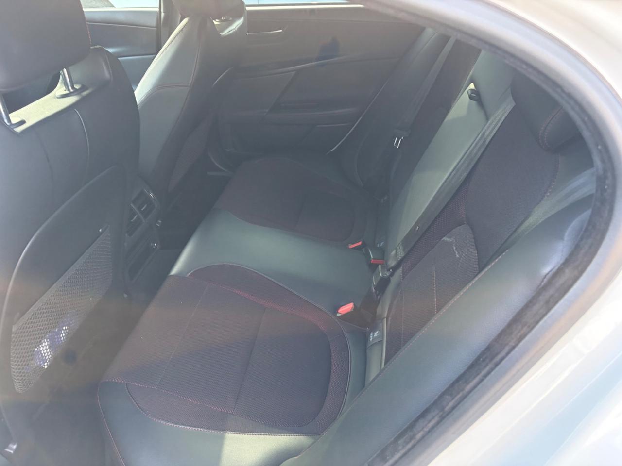 Jaguar XE 2.0 180CV R-Sport garanzia 12 mesi