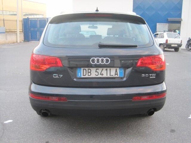 Audi Q7 3.0 V6 TDI 233CV quattro tiptronic