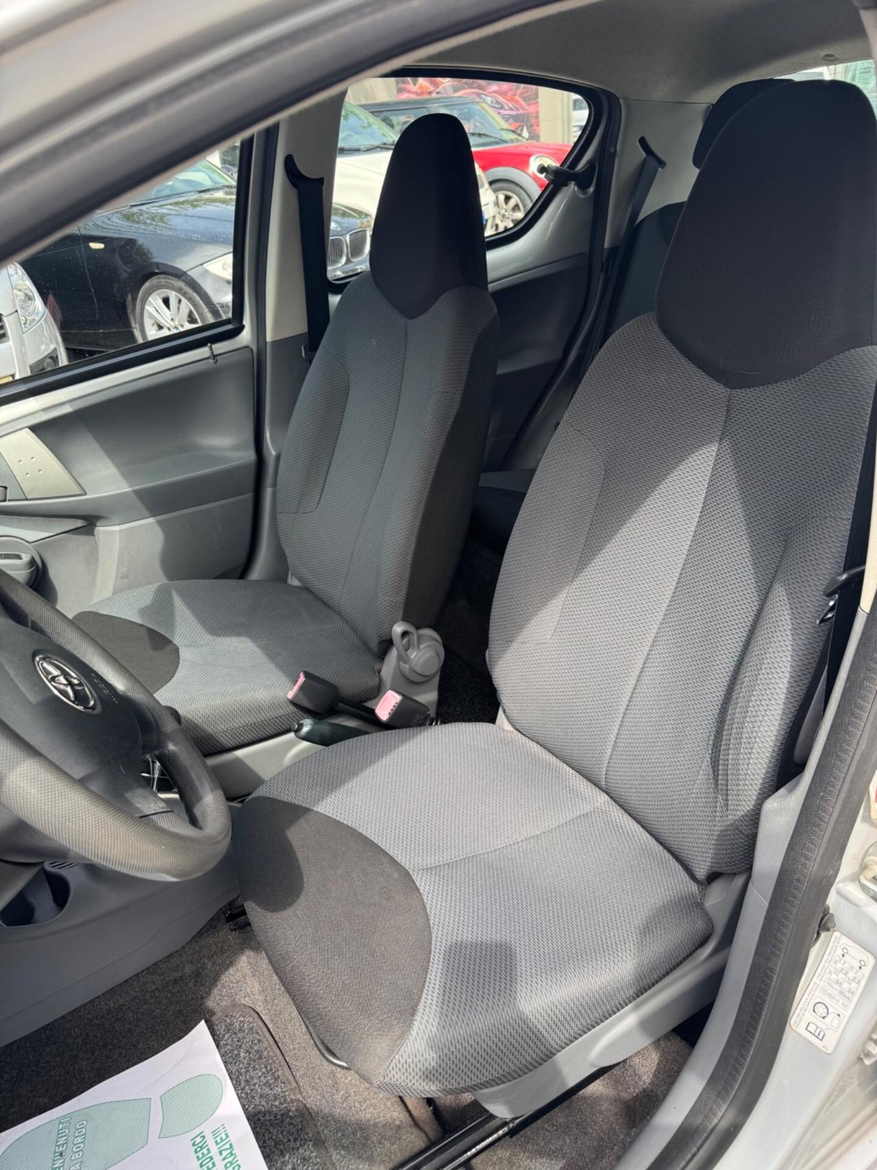 Toyota Aygo 1.0 12V VVT-i 5 porte Sol automatica