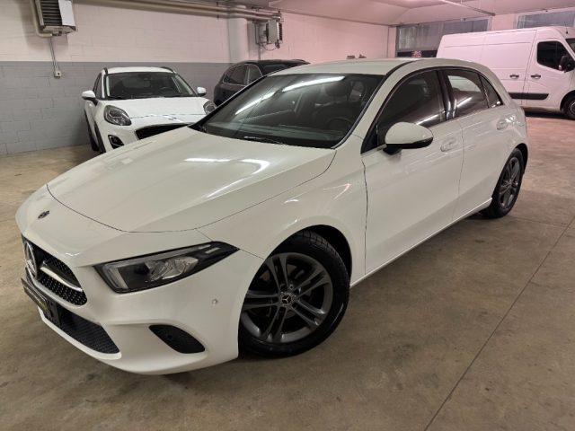 MERCEDES-BENZ A 180 d Automatic Premium