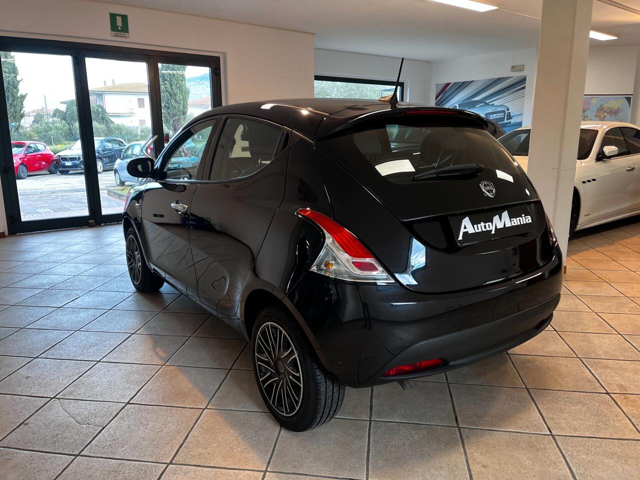 Lancia Ypsilon 1.0 FireFly 5 porte S&S Hybrid 2.000 KM