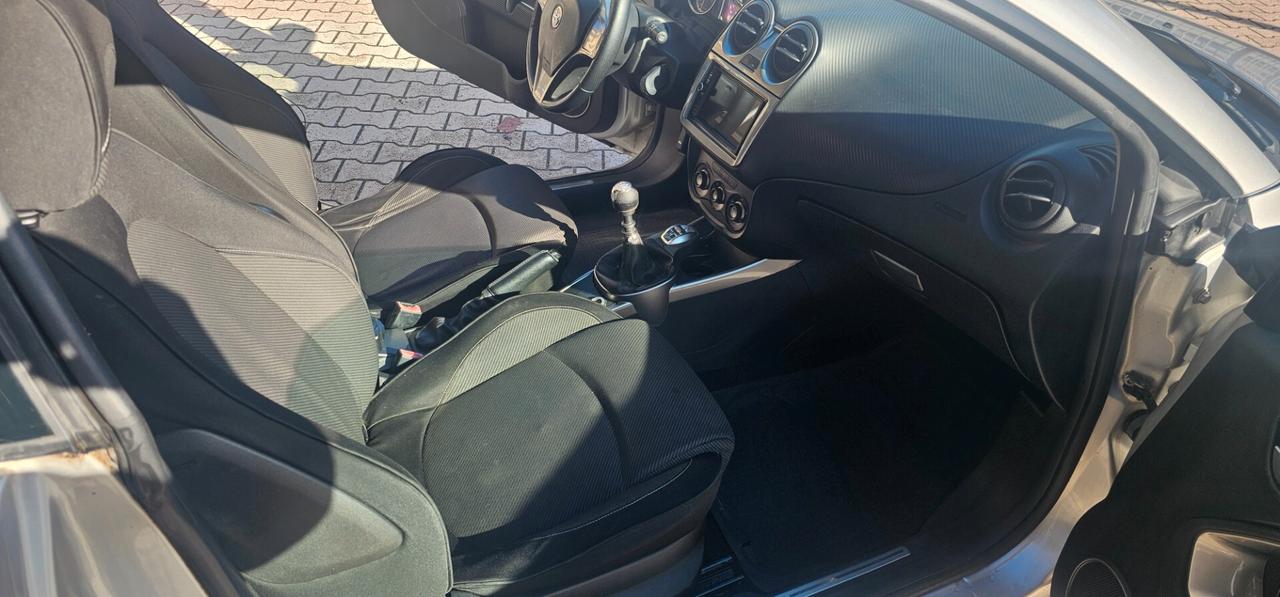Alfa Romeo MiTo 1.6 JTDm 16V Distinctive Sport Pack