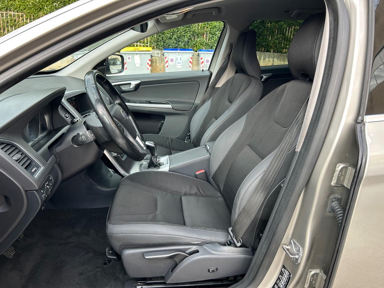 Volvo XC 60 XC60 D4 R-design Momentum Euro6