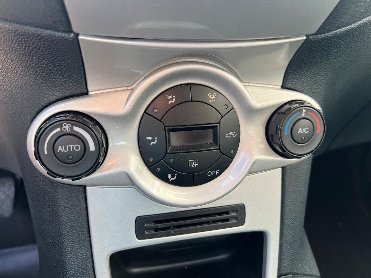 Ford Fiesta 1.2 82CV- Neopatentati-Garanzia