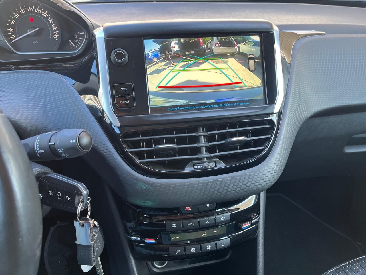 PEUGEOT 208 - NEOPATENTATI