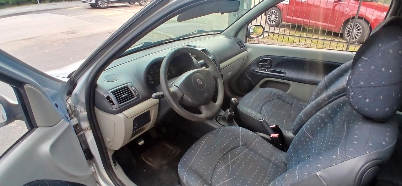 Renault Clio 1.2 16v neopatentati benzina