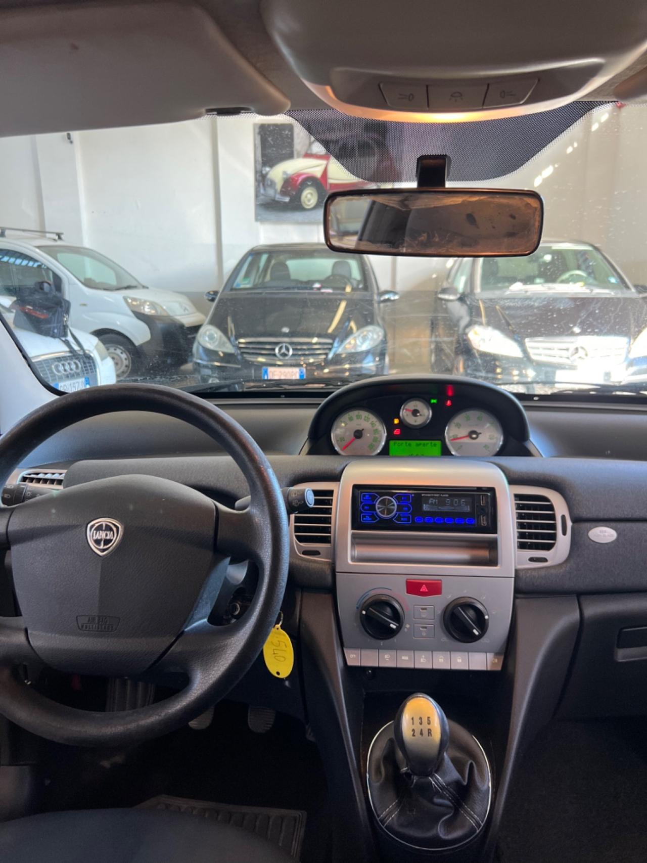 Lancia Ypsilon 1.3 MJT 75 CV Diva
