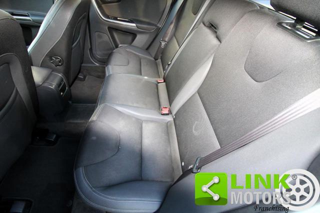 VOLVO XC60 D3 Geartronic R-design Momentum